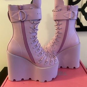 Sugar Thrillz Lavender Traitor Boots size 7